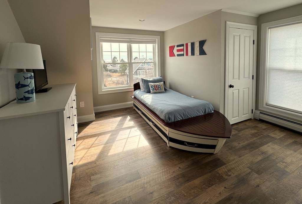 Sailing Room Boat Bed with Trundle at vacation beach rental by owner in Scarborough, Maine